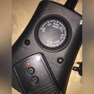Holidays device dusk-to-dawn light timer security energy saver black remoter